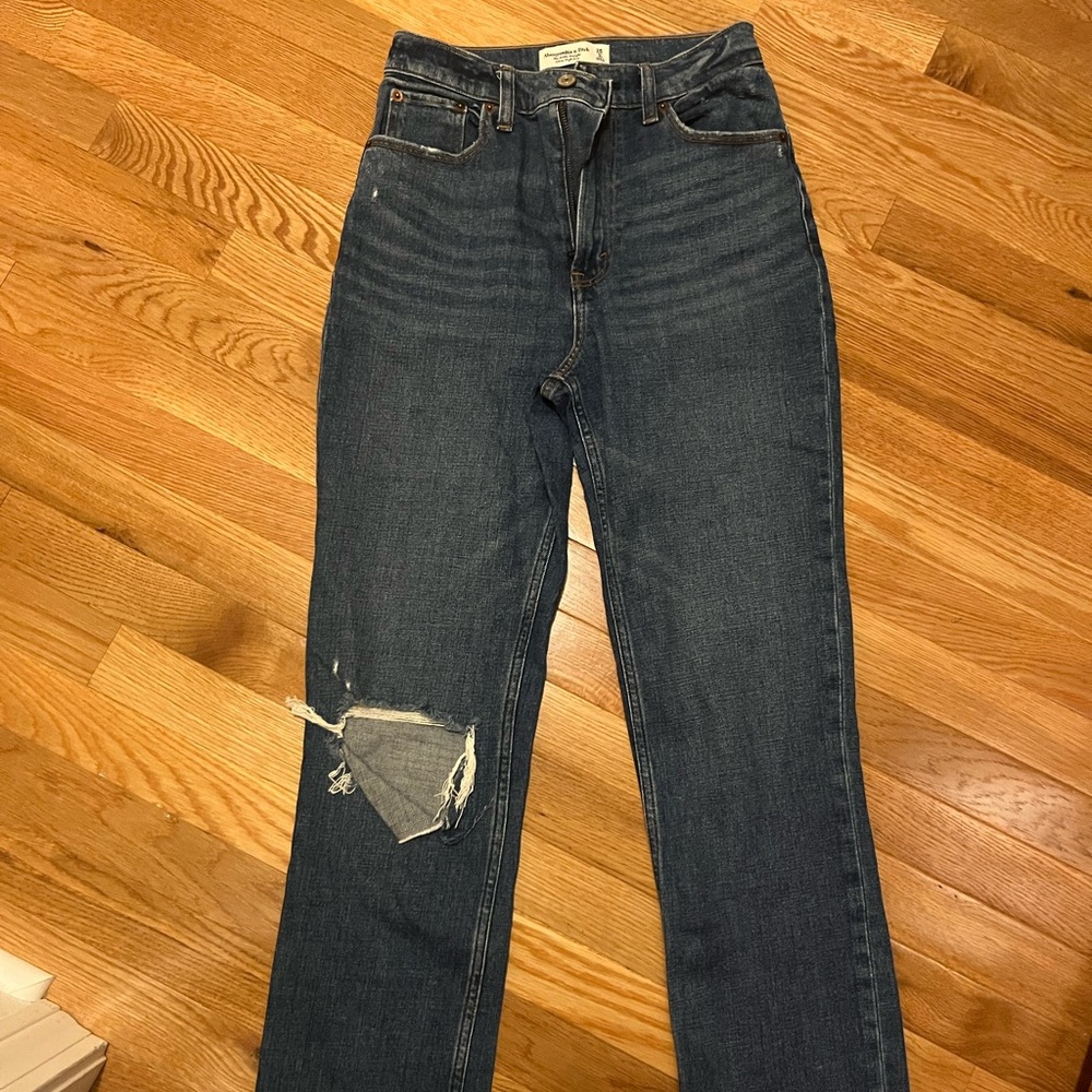 Dark wash Abercrombie Curve Love Ultra High Rise Ankle Straight Jeans. Long.